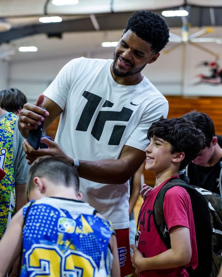 Sports photography - NBA player taking selfie with young fans